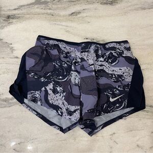 Nike Women's Black and Gray Shorts S